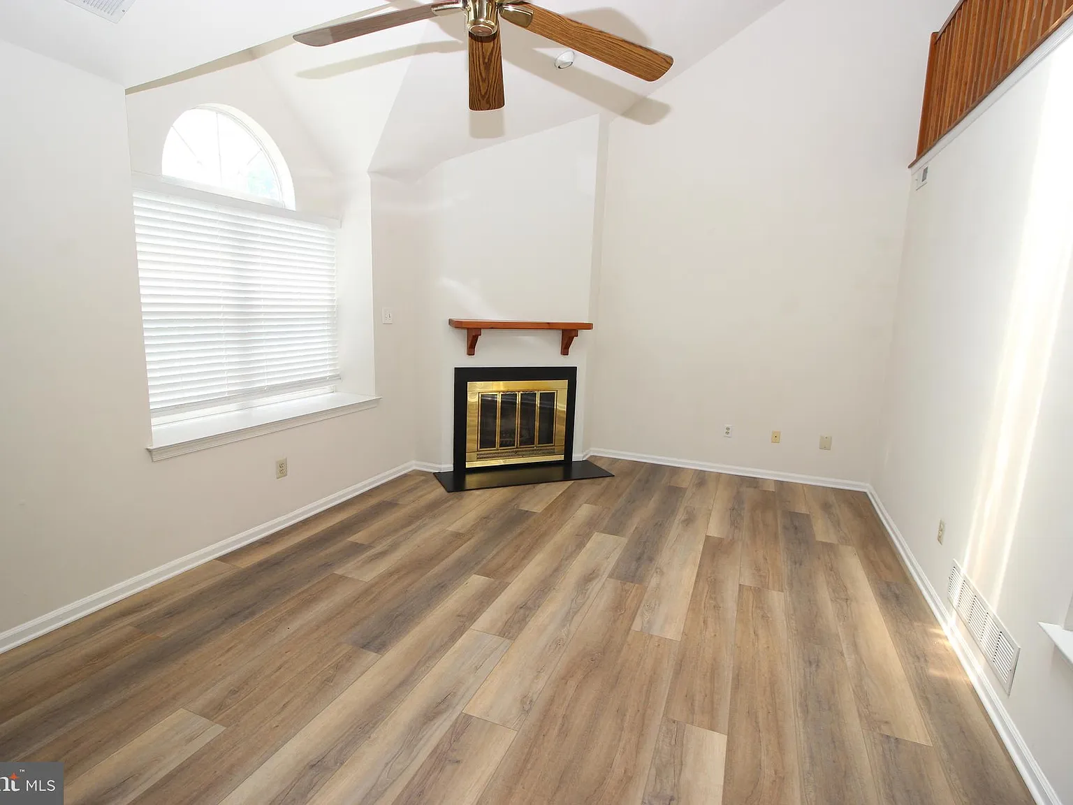 3 bed, 2.0 bath, 1356 sqft, $2,795 — Photo 4