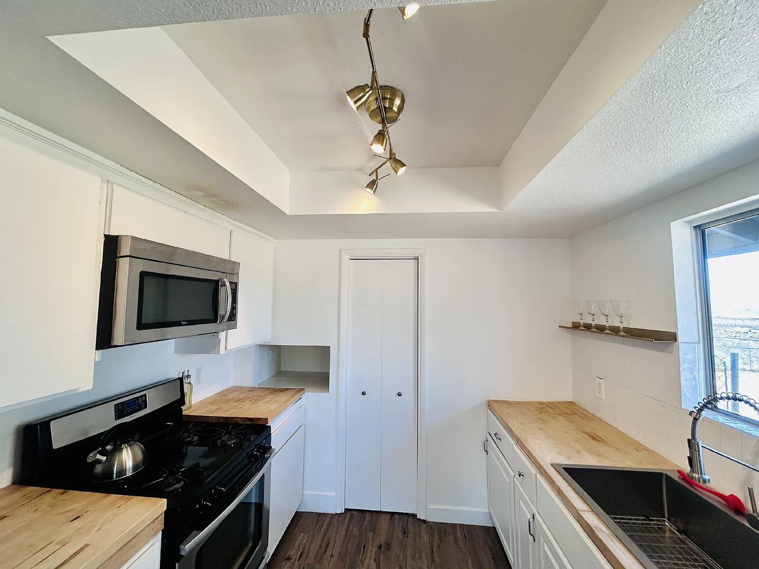 4 bed, 2.0 bath, 1458 sqft, $2,350 — Photo 4