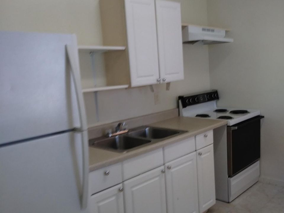 2nd image of 2318 Wetmore Ave APT 3