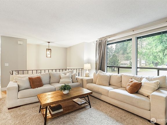 5th image of 3873 Canterbury Place SE