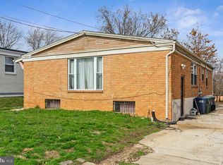 928 Hilltop Ter SE, Washington, DC
