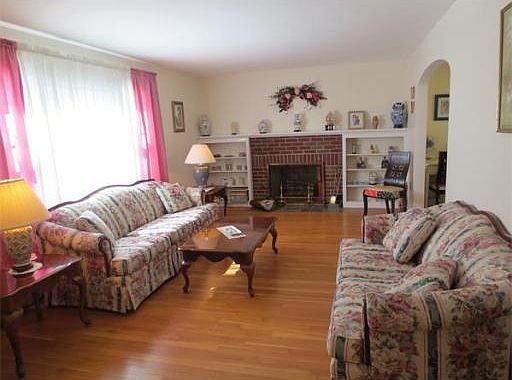 2nd image of 19 Cobleigh St