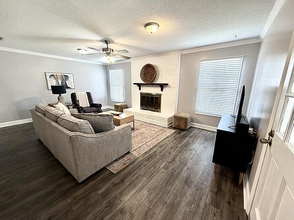 2nd image of 1104 Deerpath Rd