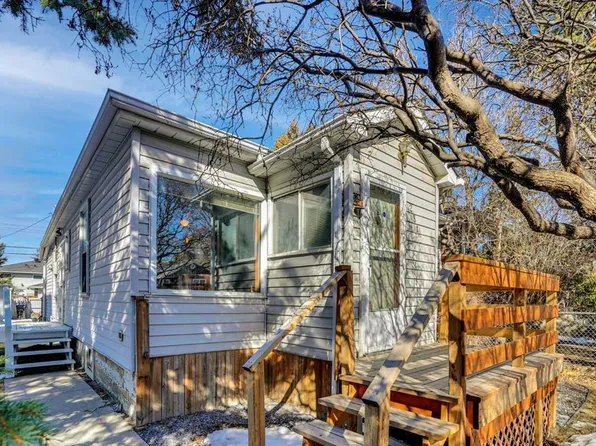 231 E 11a St NE, Calgary, AB T2E 4N9