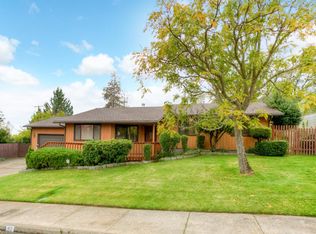 90 NW Sunhill Dr, Grants Pass, OR 97526