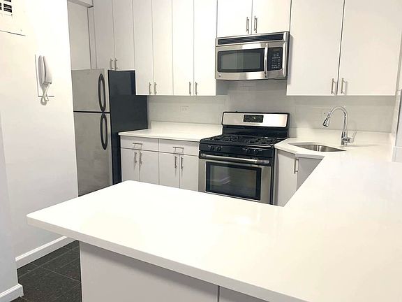 3rd image of 2 Beekman Pl APT 10D