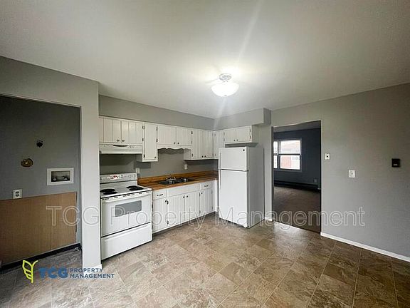 4th image of 417 Windsor Dr APT 4