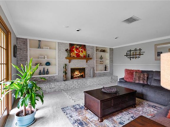 5th image of 2311 Arlington Pl