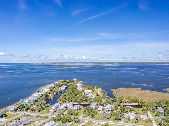 3rd image of 23 Connie Dr