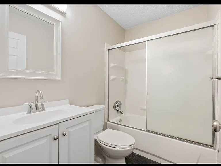 2420 Breezy Point Ln — Photo 14