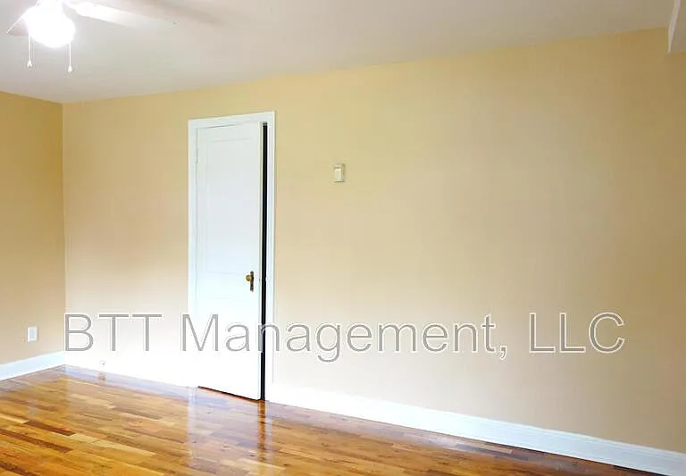 8210 Greenwood Ave #1 — Photo 4