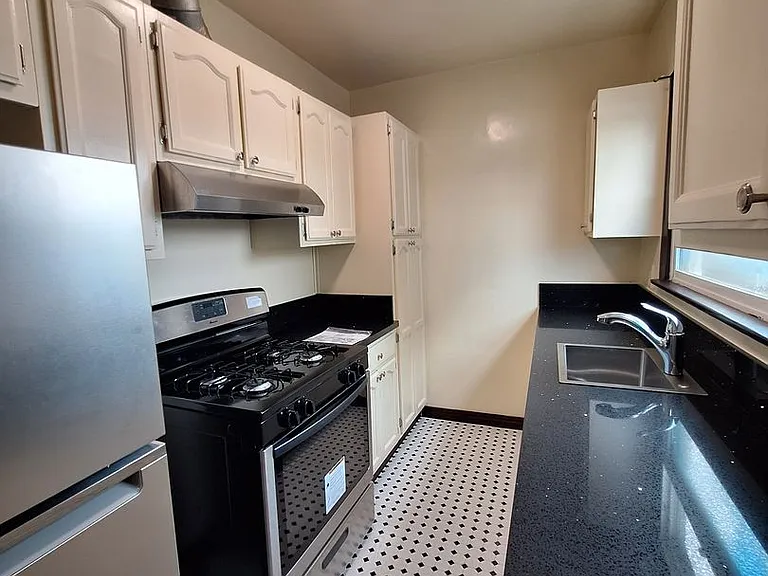 3741 S. Arlington Ave — Photo 8
