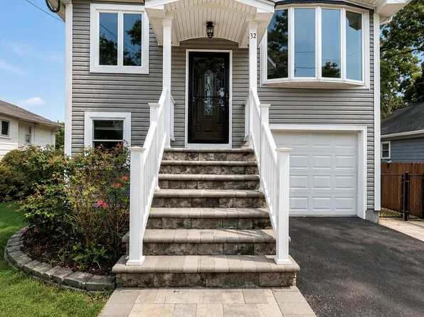32 Dorchester Road, Ronkonkoma, NY 11779