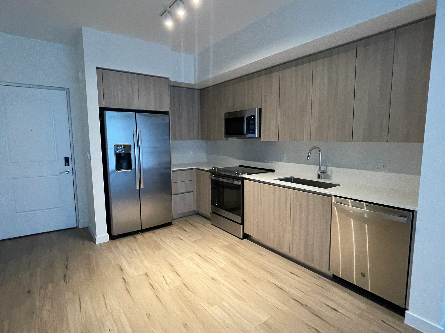 6870 W 7th Ave — Photo 1