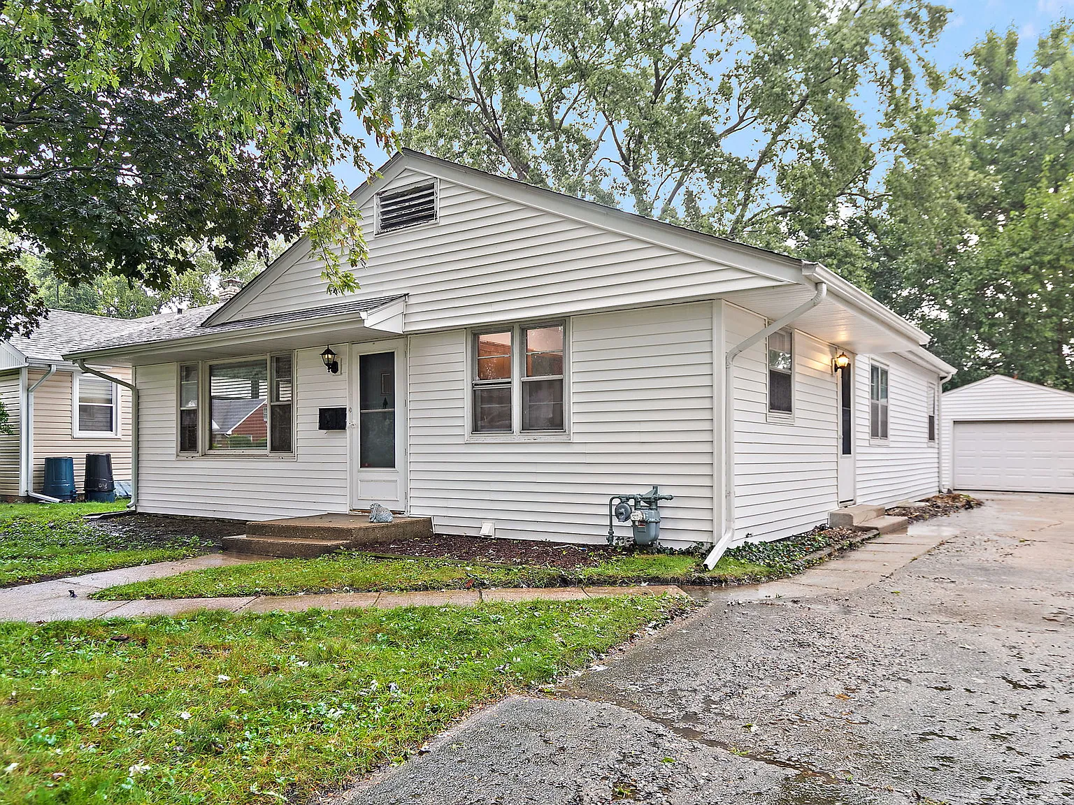 2107 Paradise Blvd. — Photo 2