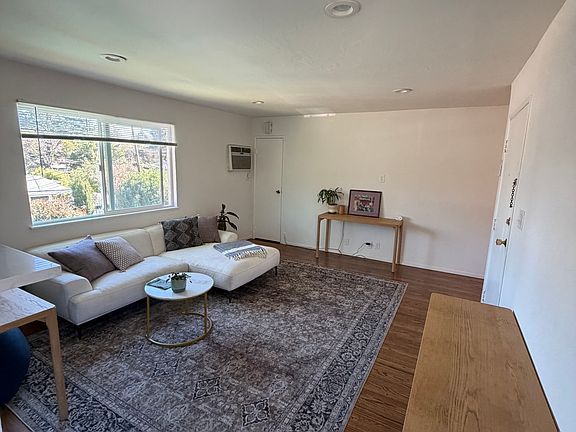 2nd image of 1006 Creekwood Pl