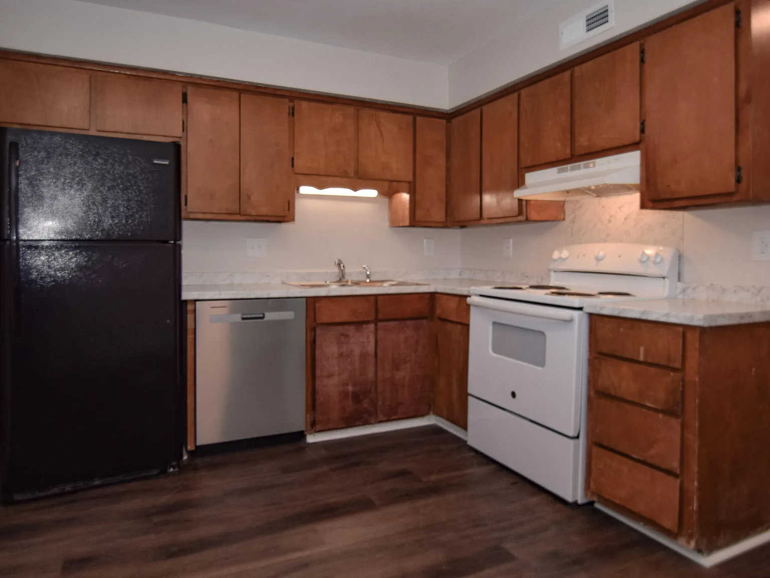 2 bed, 1.5 bath, 1006 sqft, $1,350 — Photo 3