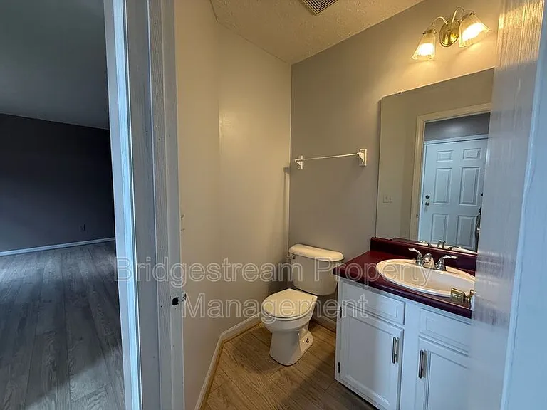 381 Sherman Dr — Photo 14