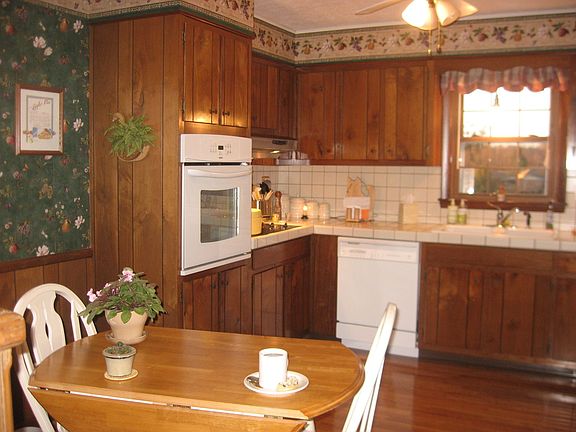 eat in kitchen