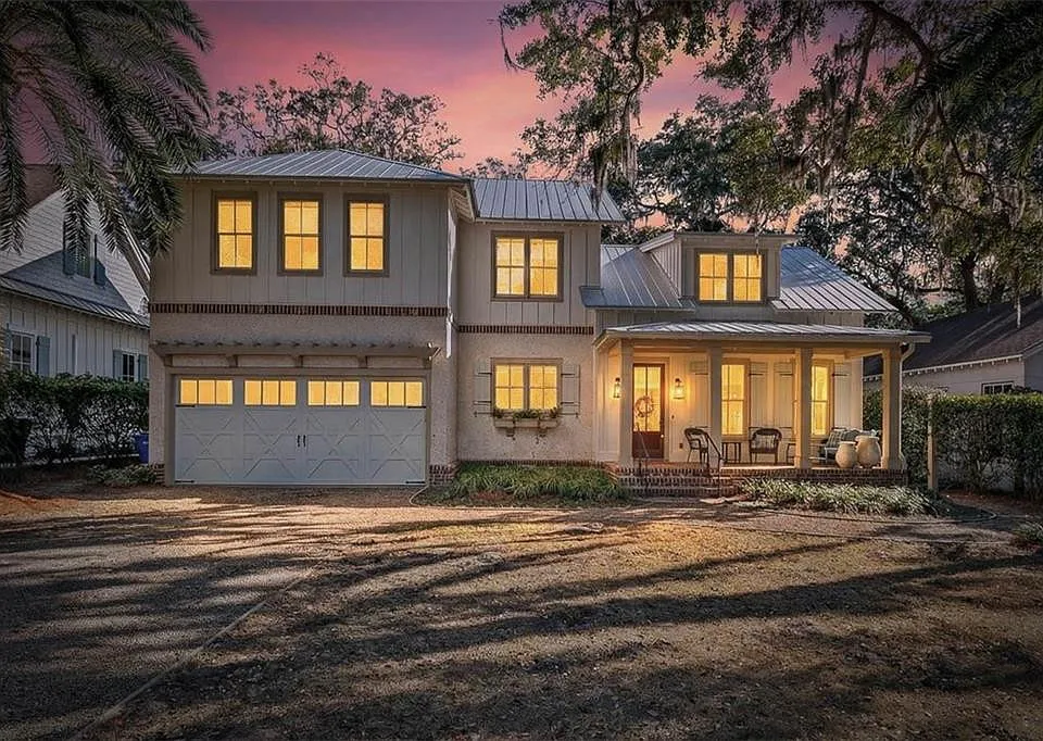 1030 Village Oaks Ln