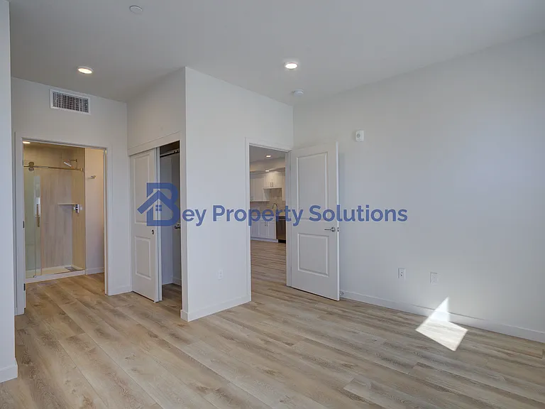 2475 Victoria Ave #304 — Photo 10