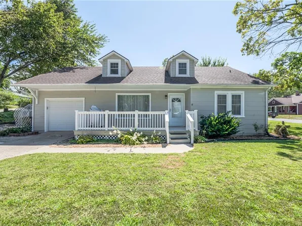 704 Spring Garden St, Atchison, KS 66002