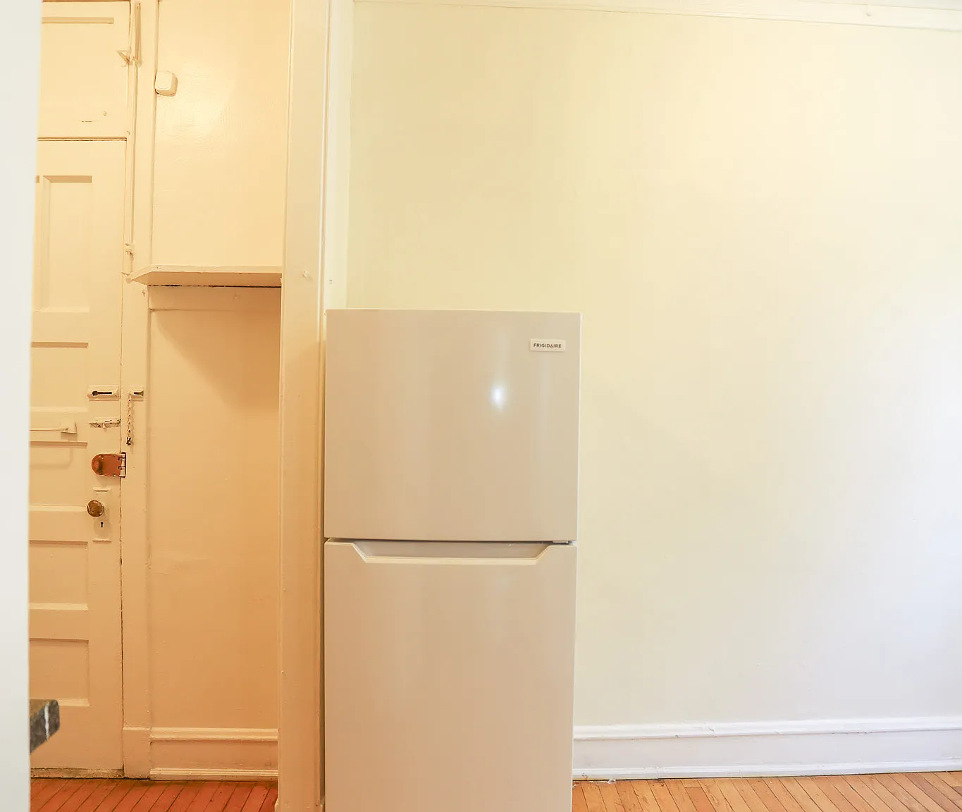 Studio, $1,275 — Photo 3