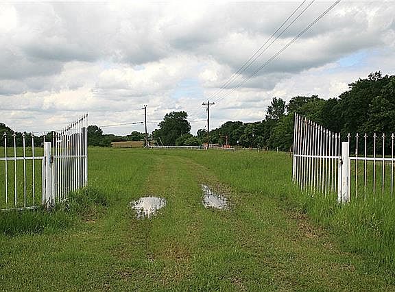 2nd image of 6970 Willoughby Ln