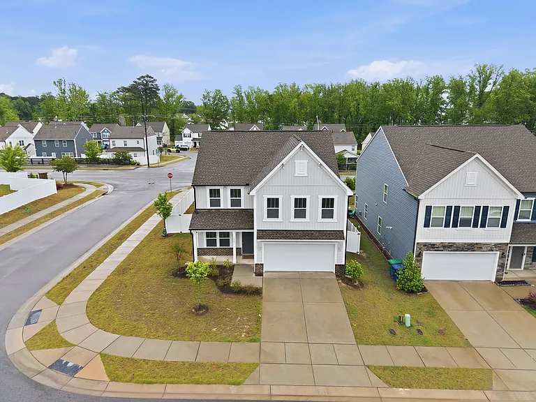 1401 Addison Lake St — Photo 4