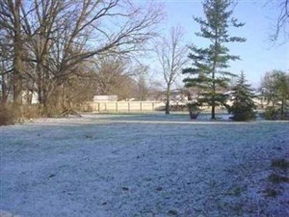 3rd image of 410 Stafford Dr