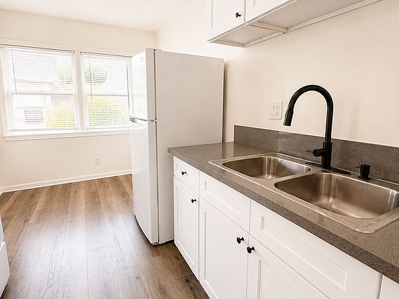 3rd image of 1536 W 226th St #D