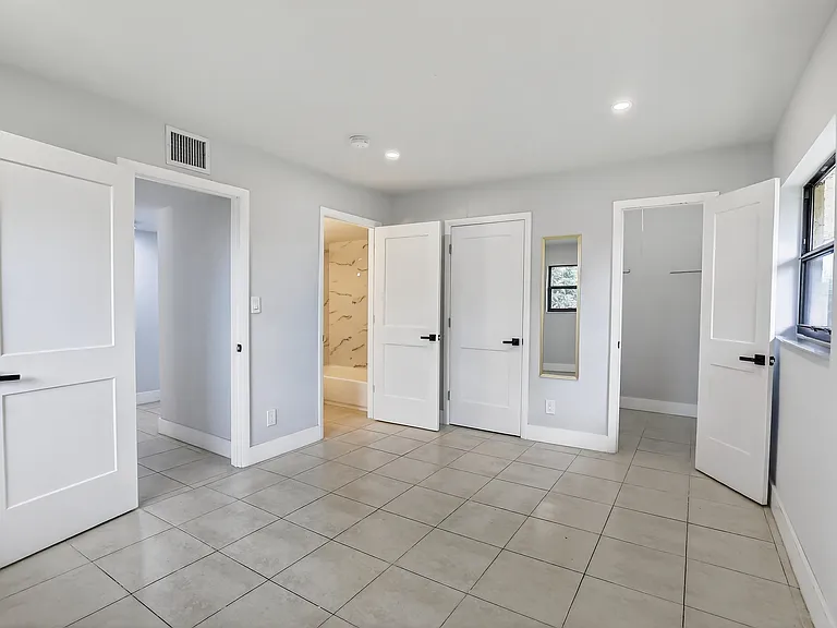1721 SW 40th Ter #B — Photo 7