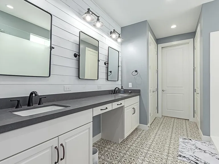 17494 W Middlebury St — Photo 24