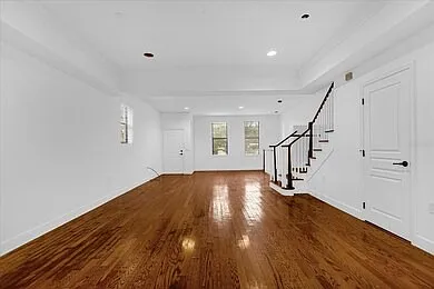 584 Copley Ln — Photo 2