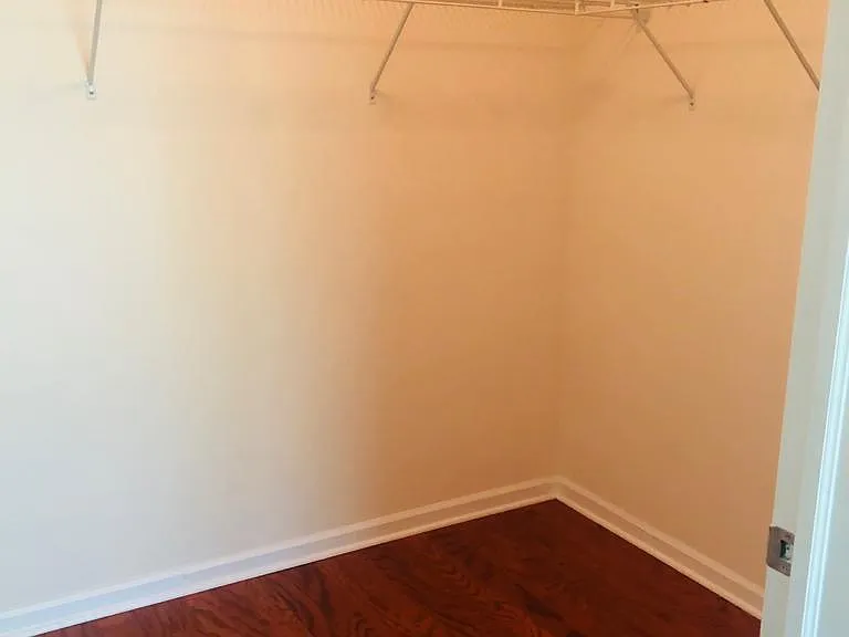 825 Liberty Ct — Photo 4