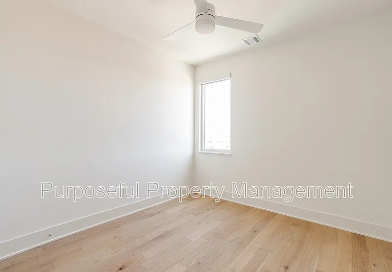 934 Hangar Dr #6 — Photo 21
