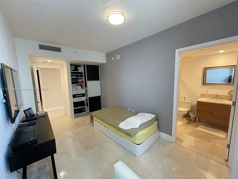 17001 Collins Ave #3008 — Photo 29