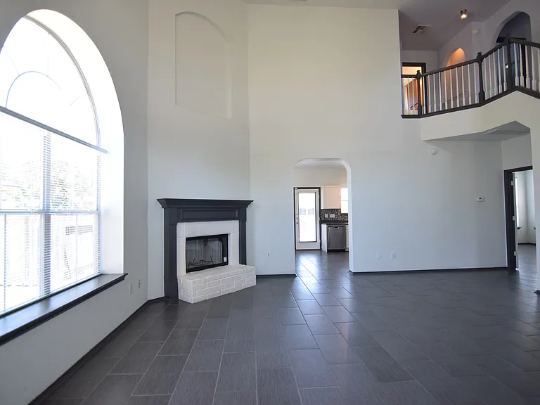 4903 Golden Gate Dr — Photo 7