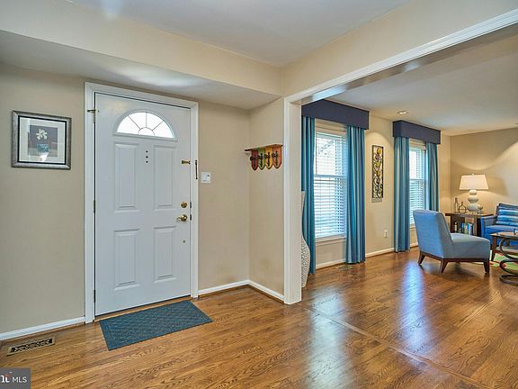 5th image of 8913 Kenilworth Dr