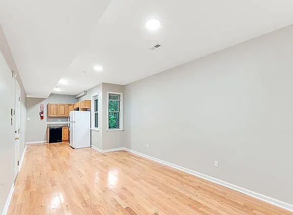 4th image of 1816 Cecil B Moore Ave APT A