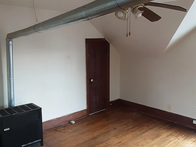 1528 Erie Ave — Photo 3