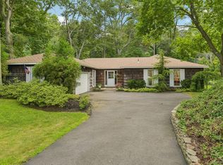 14 Mont Avenue, Dix Hills, NY 11746