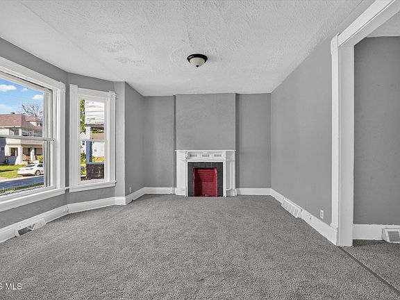 5th image of 842 Lincoln Ave