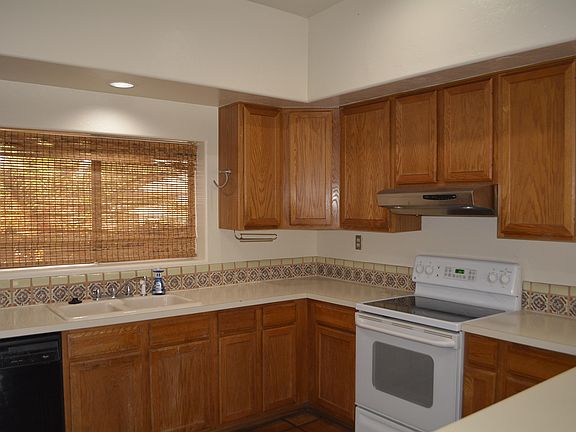 3rd image of 730 E Montgomery Ave