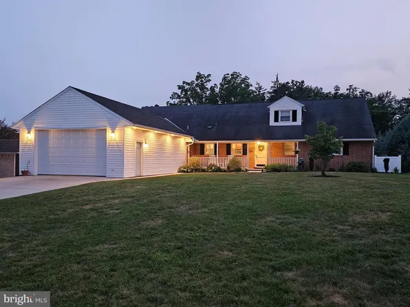 1508 Crestmont Dr, Harrisburg, PA 17112