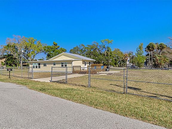 3rd image of 7272 Westwind St