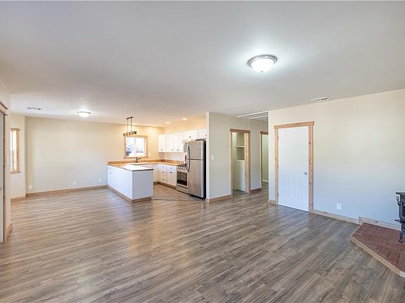 5th image of 746 W Country Club Blvd