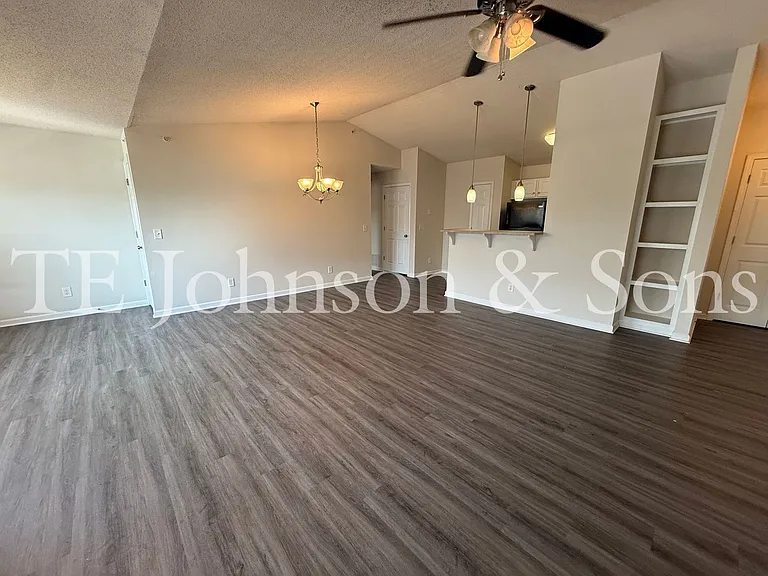 3761-301 Holmes Creek Pl — Photo 2