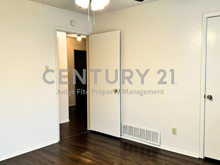 628 Taylor Ct — Photo 13