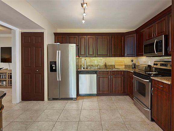 5th image of 105 Bobolink Way #5A